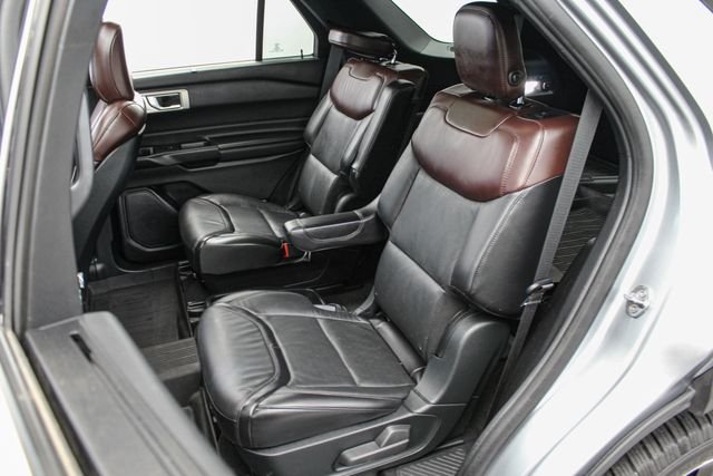 Used 2020 Silver Metallic Ford Platinum image 19