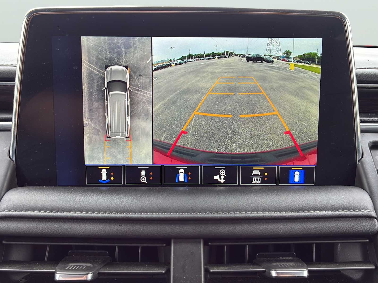 2024 Chevrolet Suburban Z71 - Photo 14