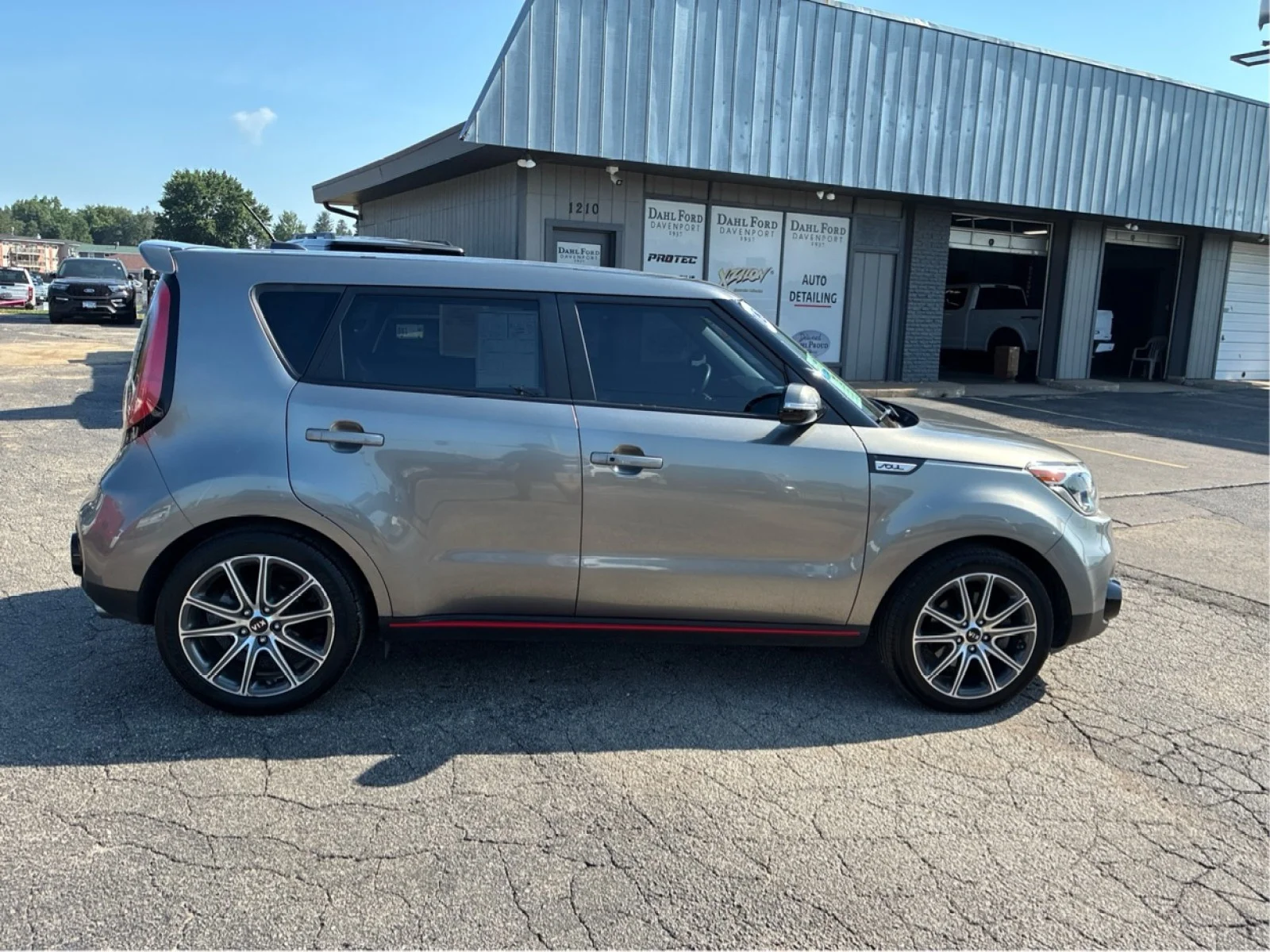 Used 2018 Gray Kia ! image 6
