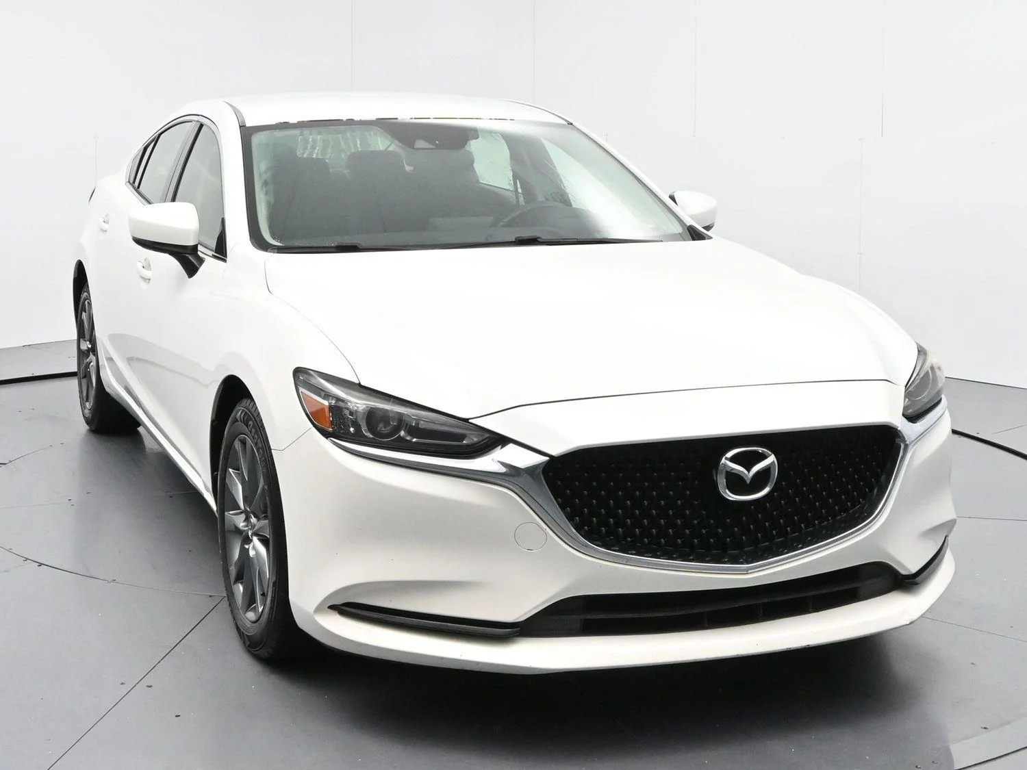 Used 2018 Snowflake White Pearl Mica Mazda Sport image 2