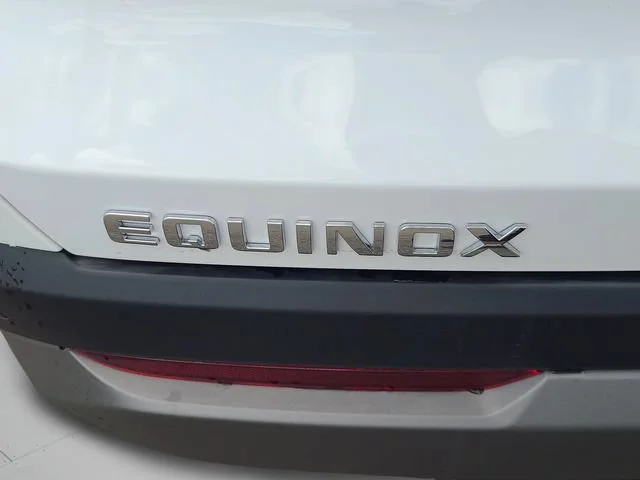New 2027 Summit White Chevrolet LT image 34