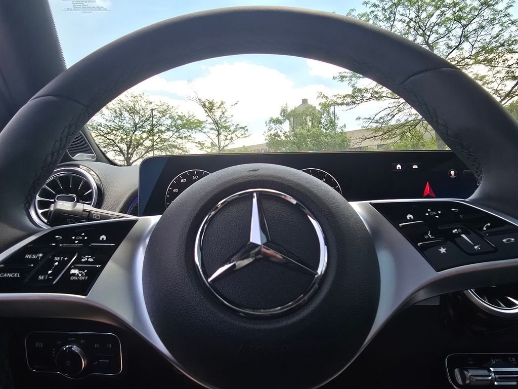 New 2026 MANUFAKTUR Patagonia Red Metallic Mercedes-Benz GLB 250 image 28