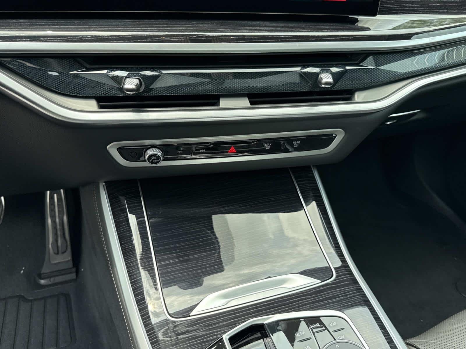 New 2026 Mineral White Metallic BMW xDrive40i image 20