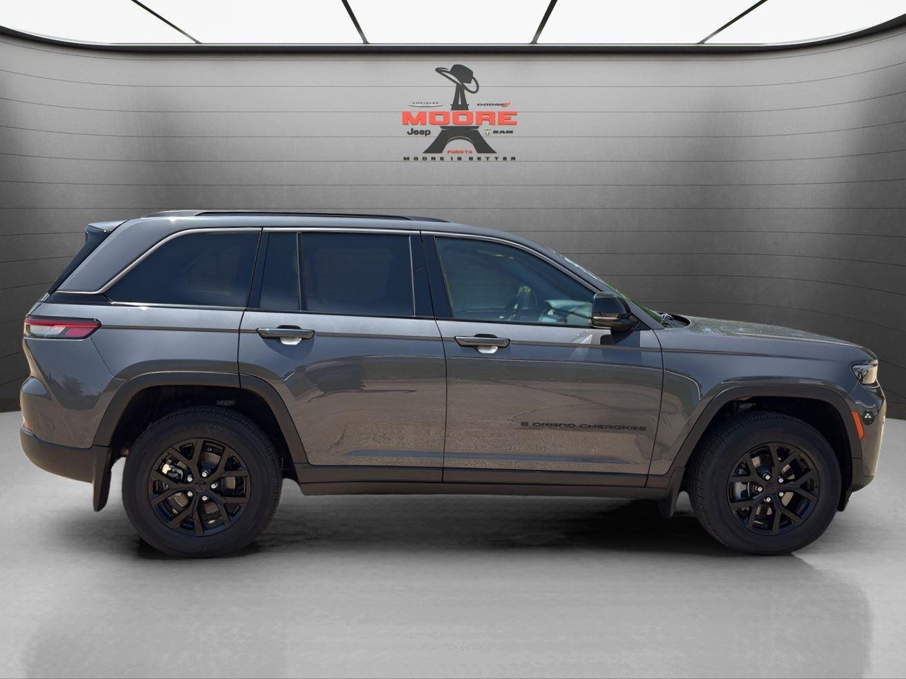 New 2026 Baltic Gray Metallic Clearcoat Jeep Laredo Altitude image 9