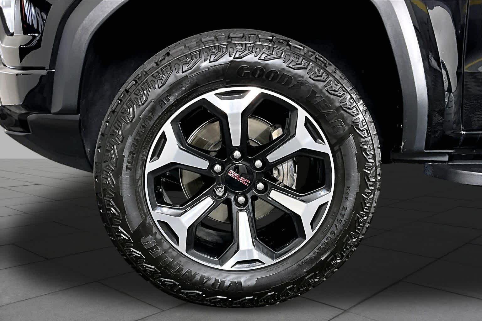Used 2024 Onyx Black GMC 2WD Elevation image 10