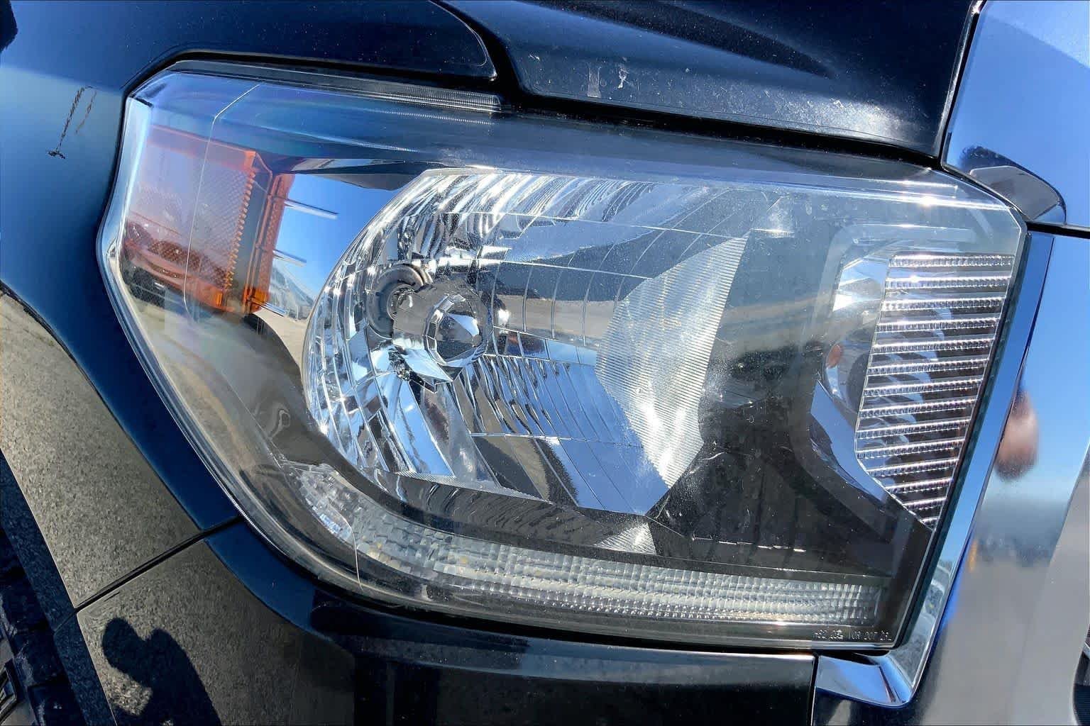 Used 2021 Midnight Black Metallic Toyota SR5 image 27