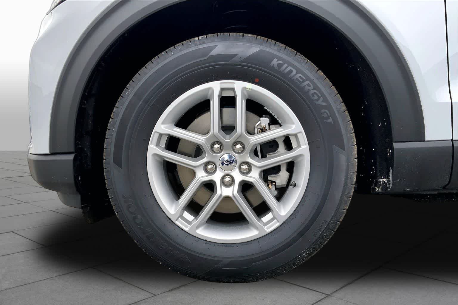 New 2026 Space White Metallic Ford Active image 8