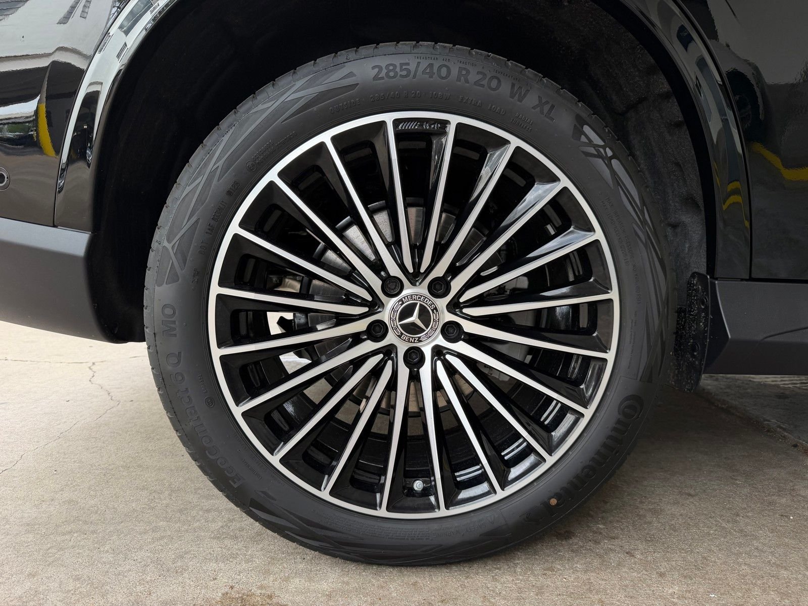 New 2026 Black Mercedes-Benz GLC 300 image 23