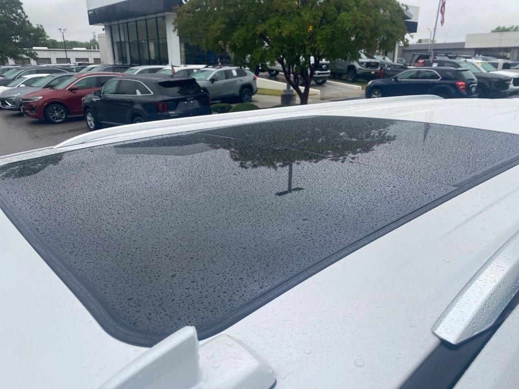 Used 2021 White GMC Denali image 9