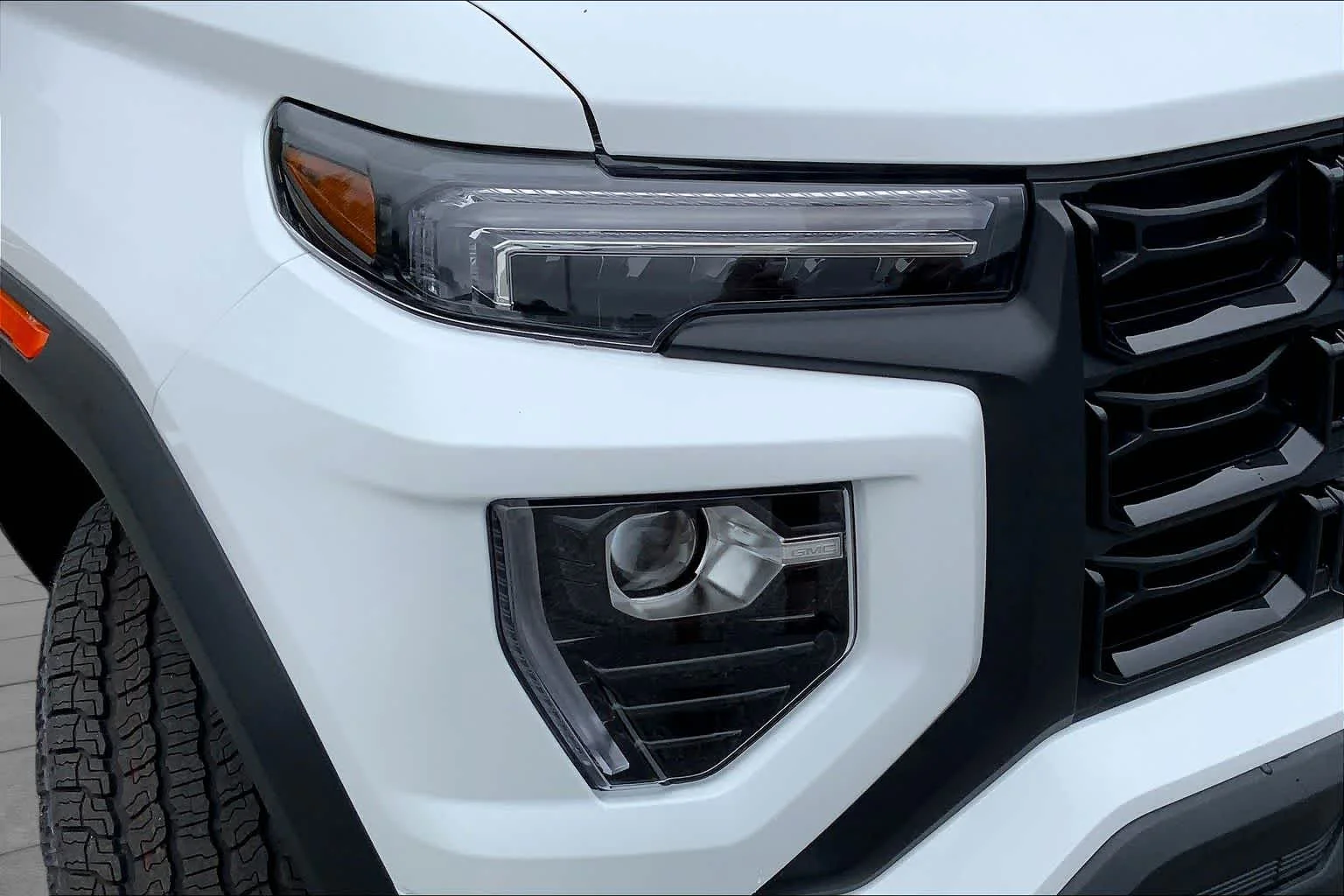 New 2026 Summit White GMC 2WD Elevation image 13