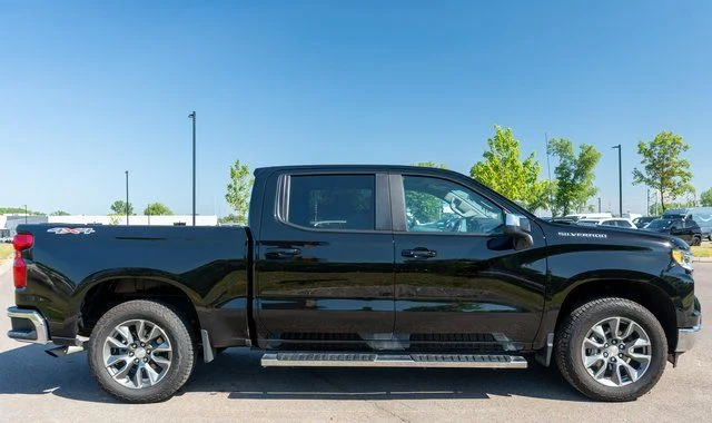 Used 2025 Black Chevrolet LT image 5