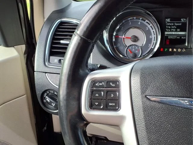 Used 2015 Gray Chrysler Touring-L image 12