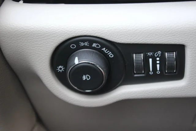 Used 2024 White Chrysler Select Road Tripper image 17