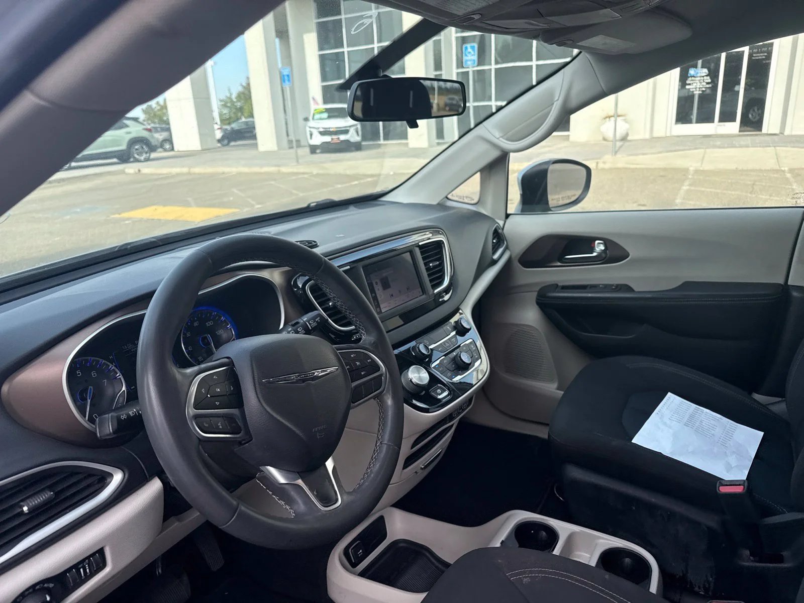 Used 2022 Silver Chrysler LX image 9