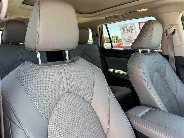 Certified Used 2024 RUBY FLARE PEARL Toyota  image 26