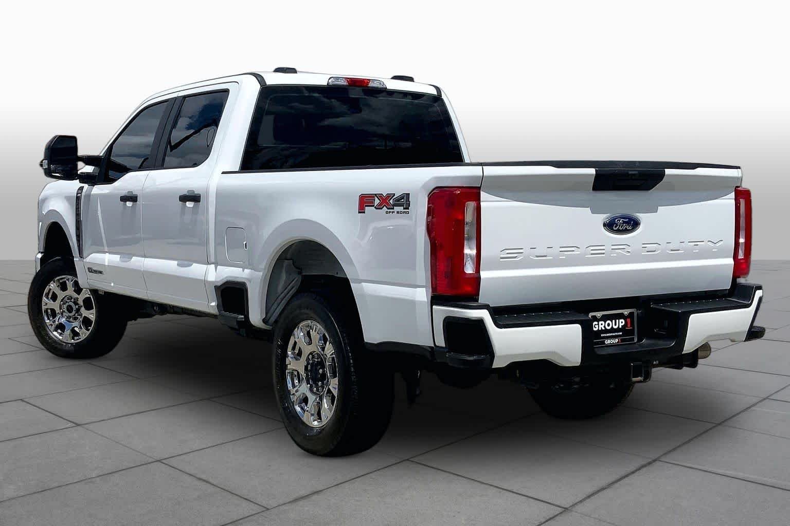 Used 2025 Oxford White Ford F-250 Pickup XL image 10