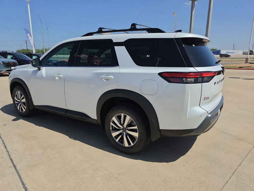 New 2026 Everest White Pearl TriCoat Nissan SL image 5