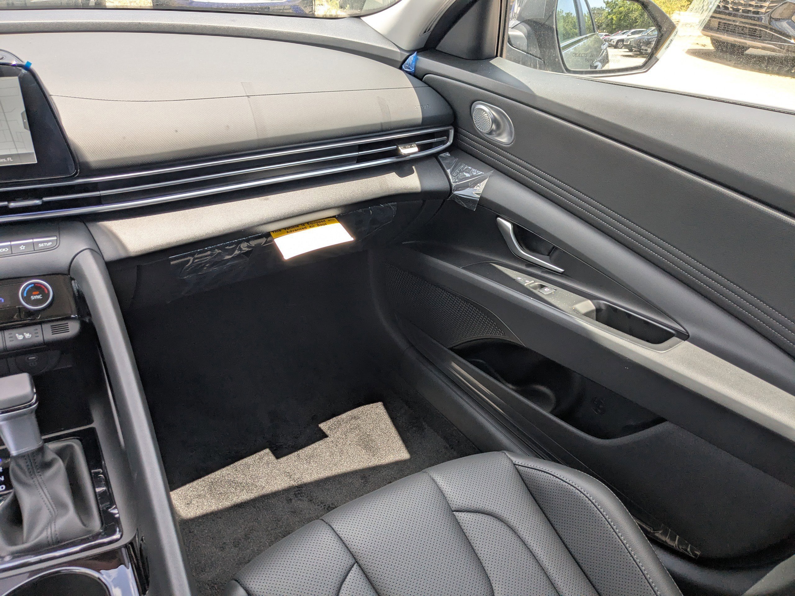 2025 Hyundai Elantra Limited - Photo 12