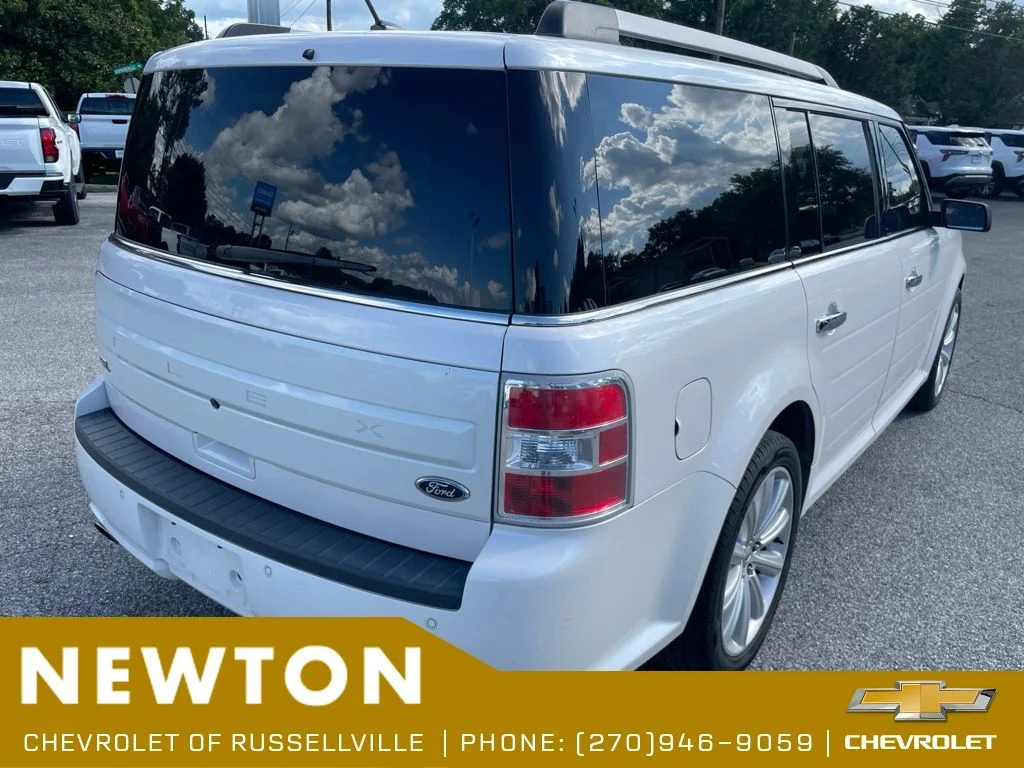 Used 2018 White Platinum Clearcoat Metallic Ford SEL image 16