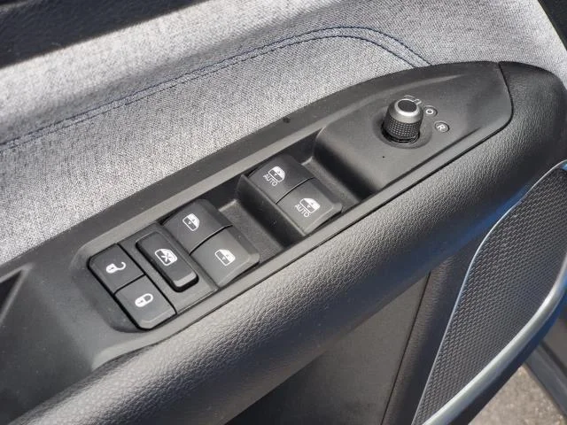 Used 2022 Laser Blue Pearlcoat Jeep Latitude image 19