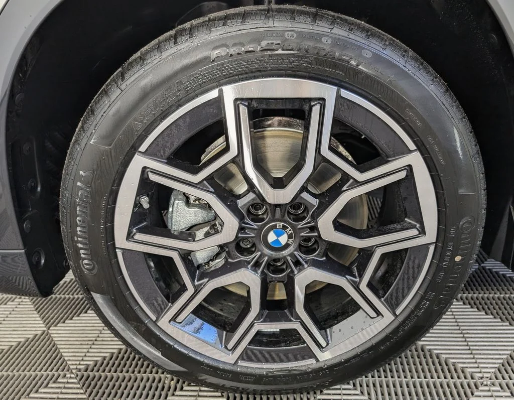 New 2026 Space Silver Metallic BMW xDrive28i image 10