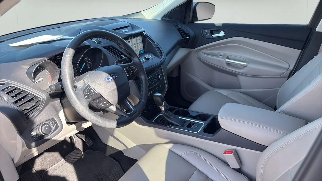 Used 2017 Gold Ford SE image 9