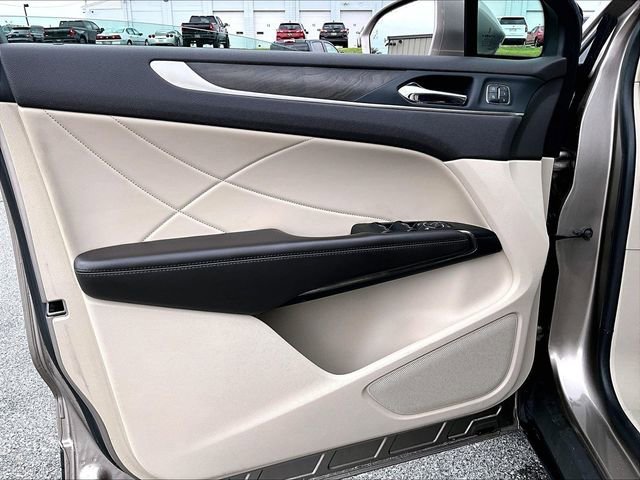 Used 2018 Iced Mocha Metall Lincoln Reserve image 9