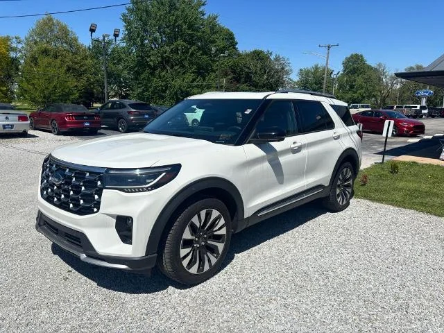 New 2026 Star White Metallic Tri-Coat Ford Platinum™ image 2