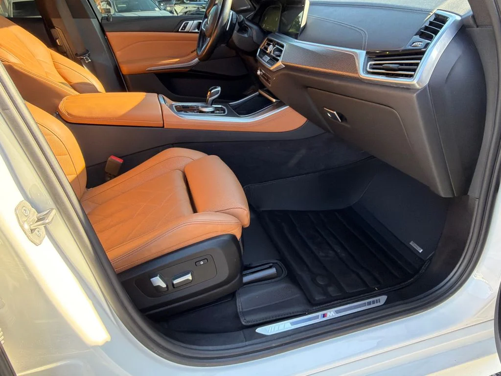 Used 2023 White BMW xDrive40i image 13