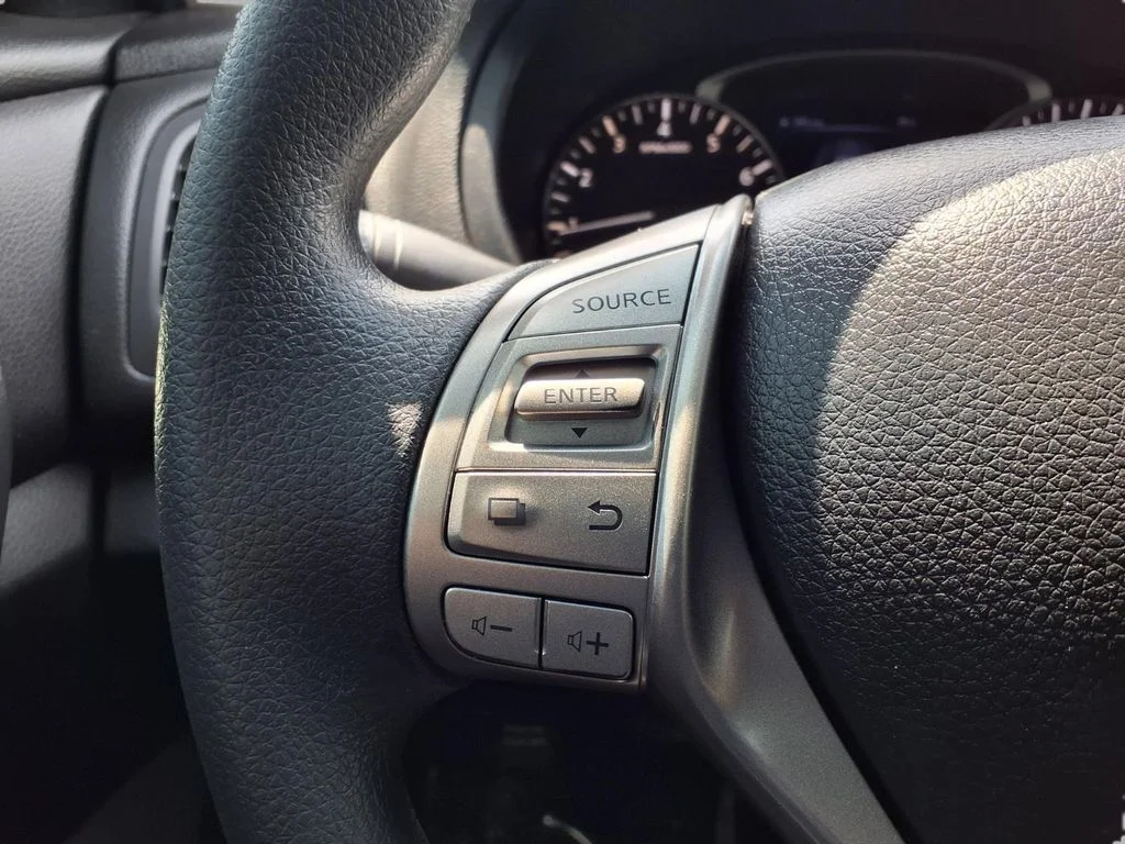Used 2014 White Nissan 2.5 S image 10