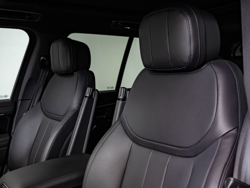 Used 2025 Carpathian Grey Premium Metallic Land Rover SE image 25