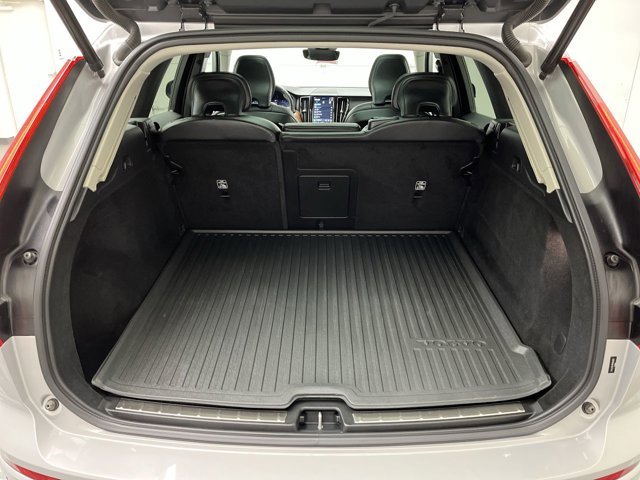 Used 2024 Silver Dawn Metallic Volvo Plus Dark Theme image 28