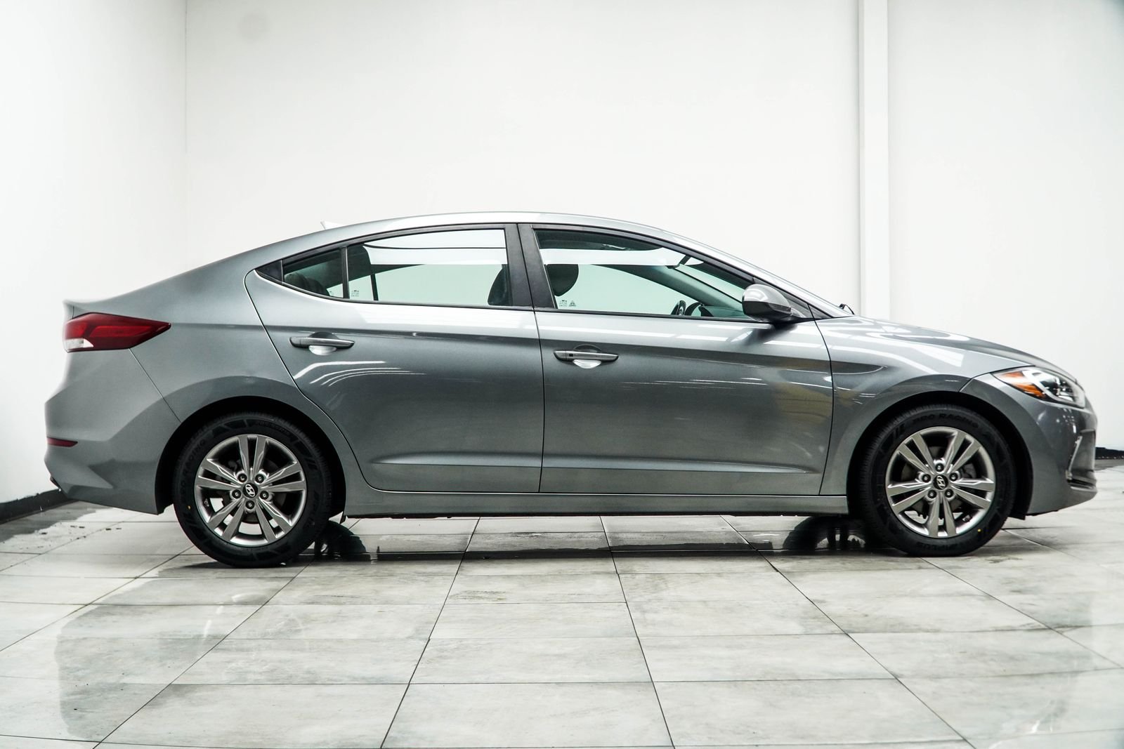 Used 2018 Gray Hyundai Value Edition image 6