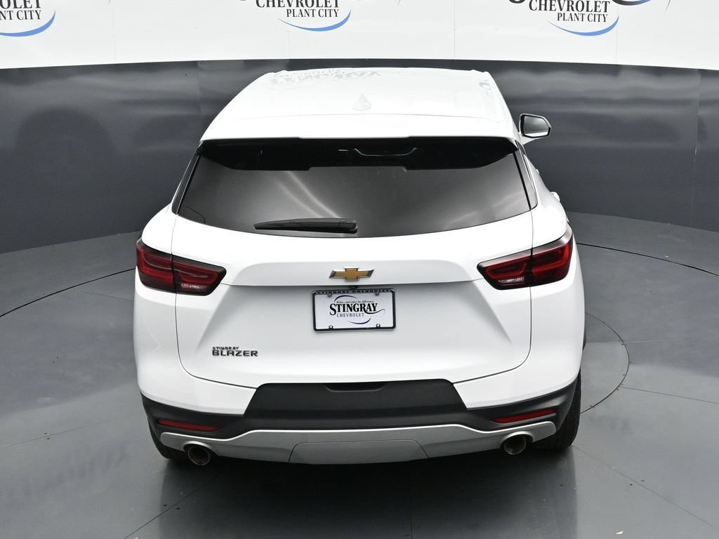 Used 2025 Summit White Chevrolet 2LT image 26