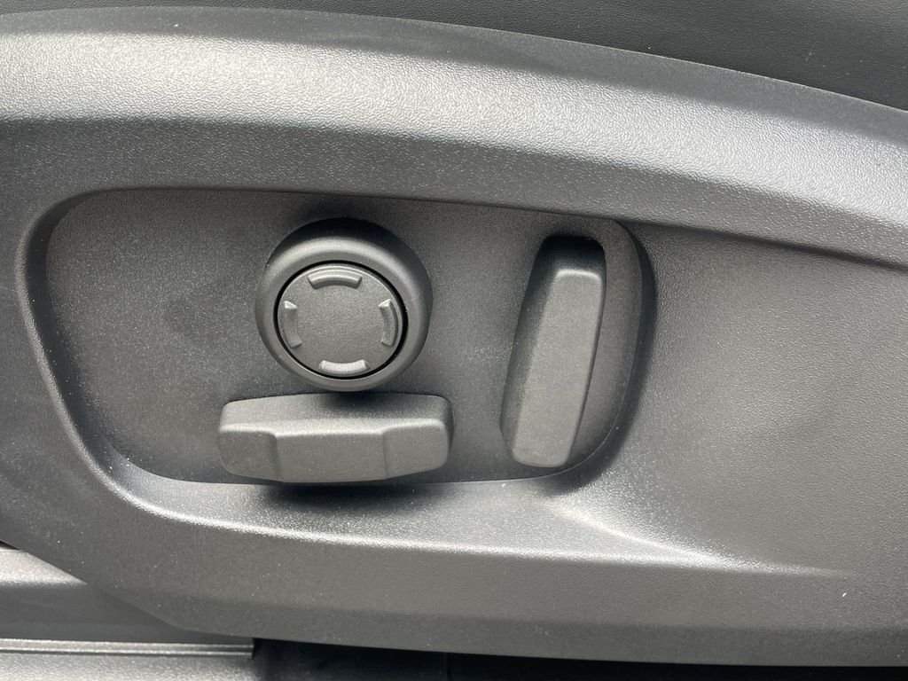 New 2026 Carpathian Grey Land Rover S image 12