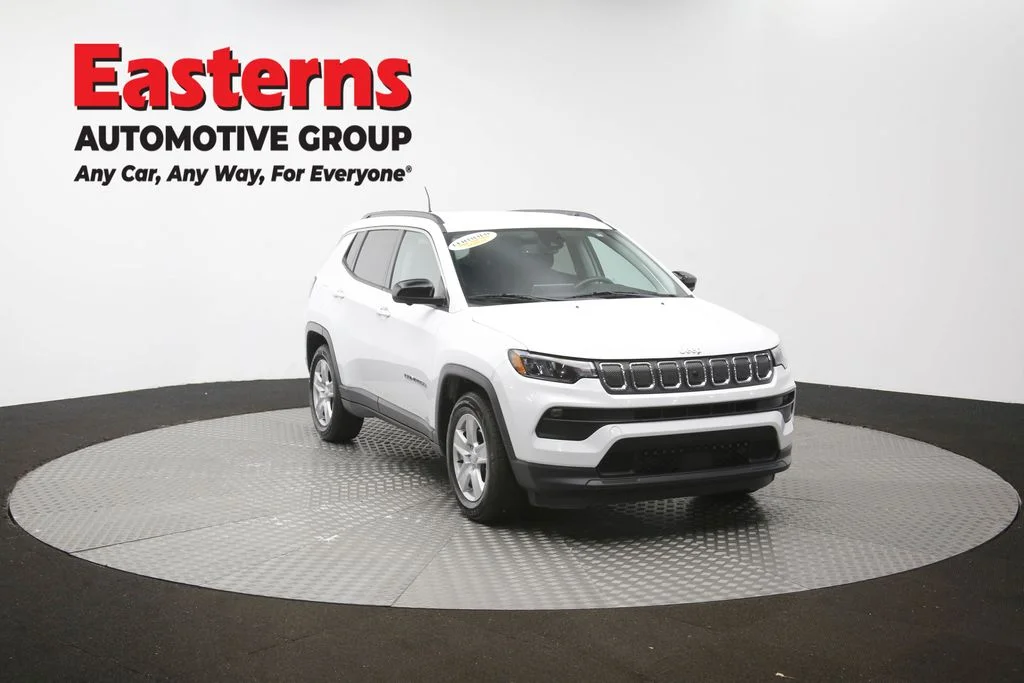 Used 2022 White Jeep Latitude image 50