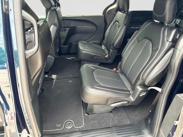 Used 2025 Blue Chrysler Select image 16