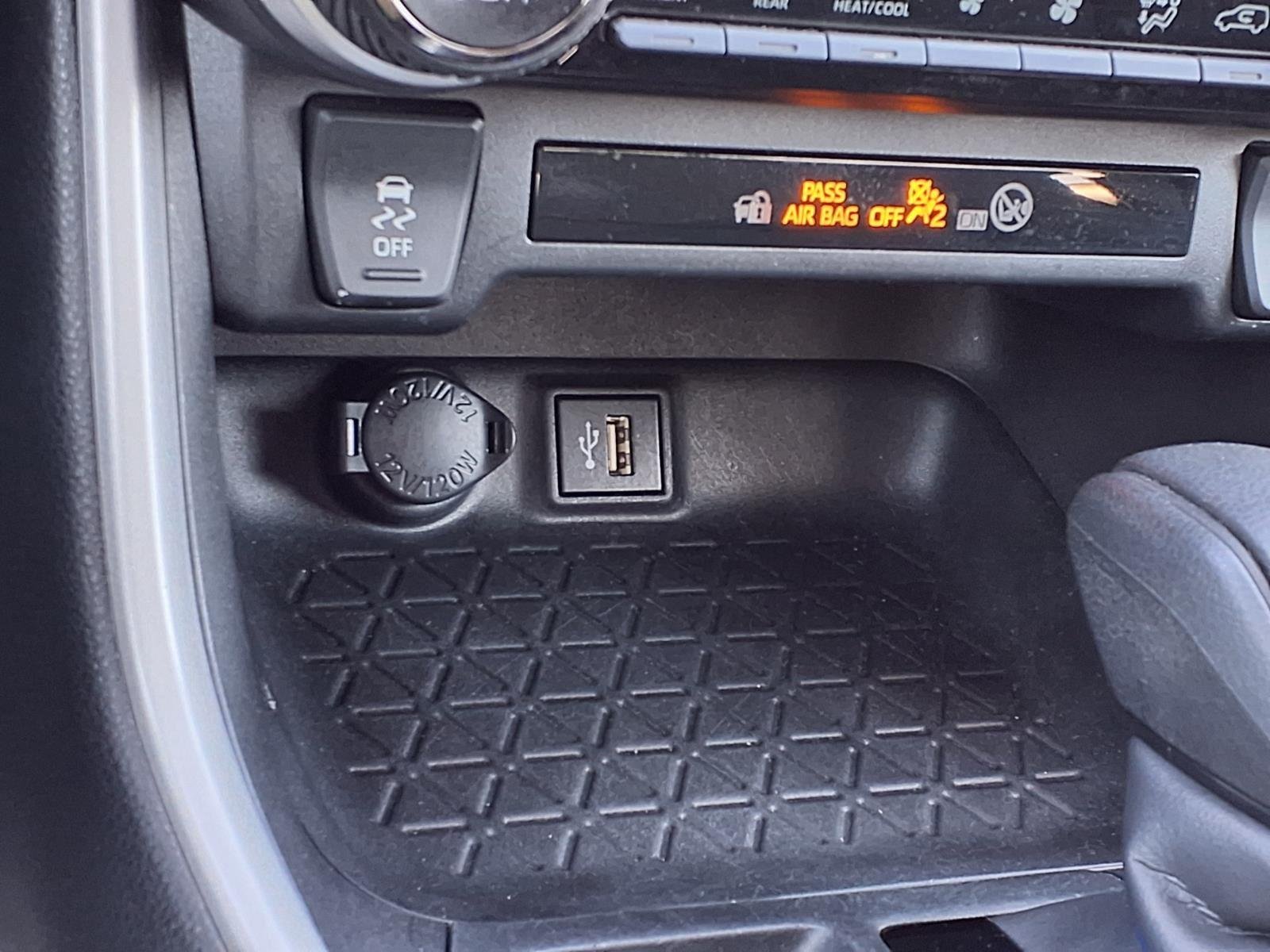 Used 2024  Toyota XLE image 5