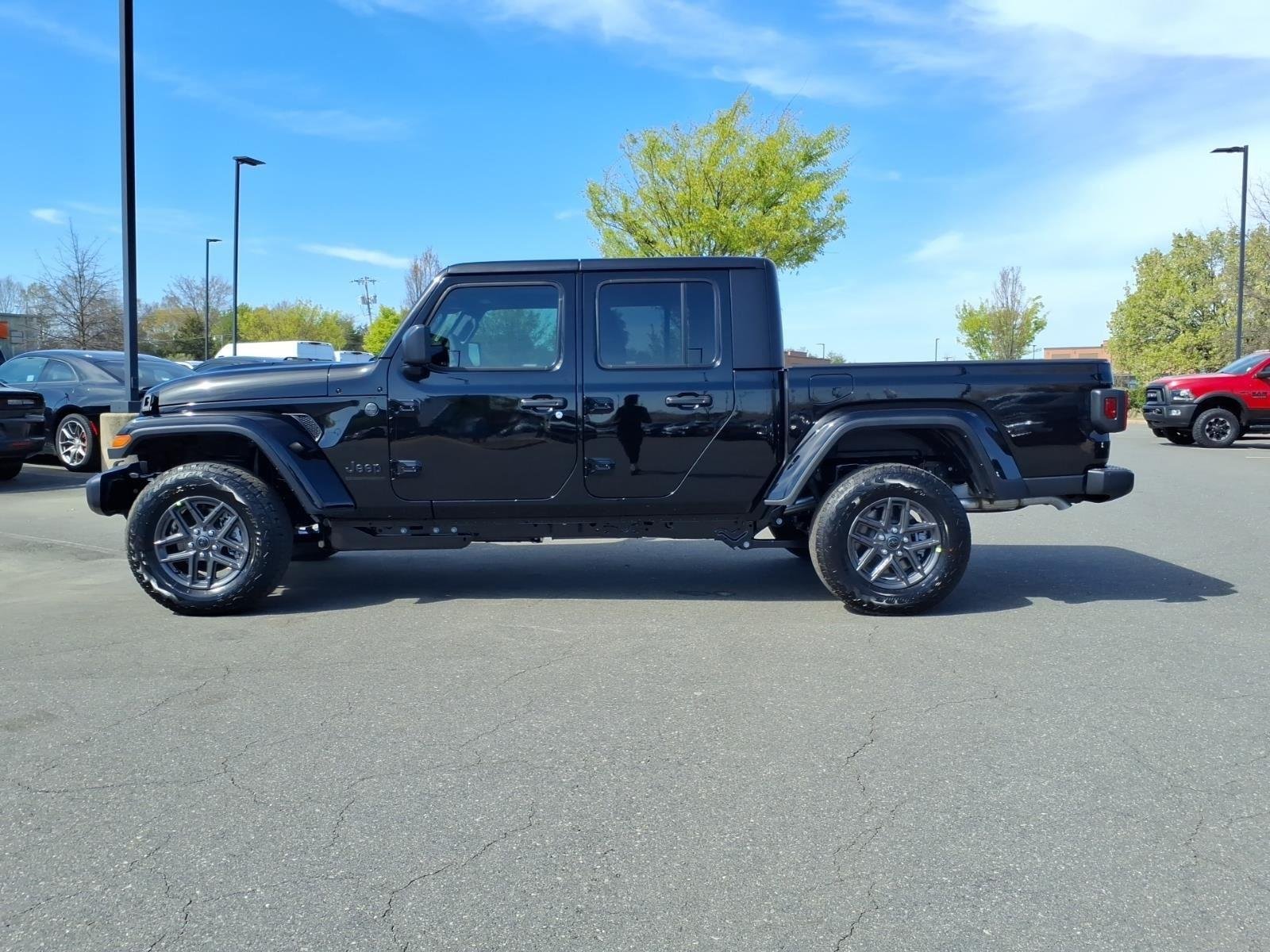 New 2026 Black Clear-Coat Exterior Paint Jeep  image 3