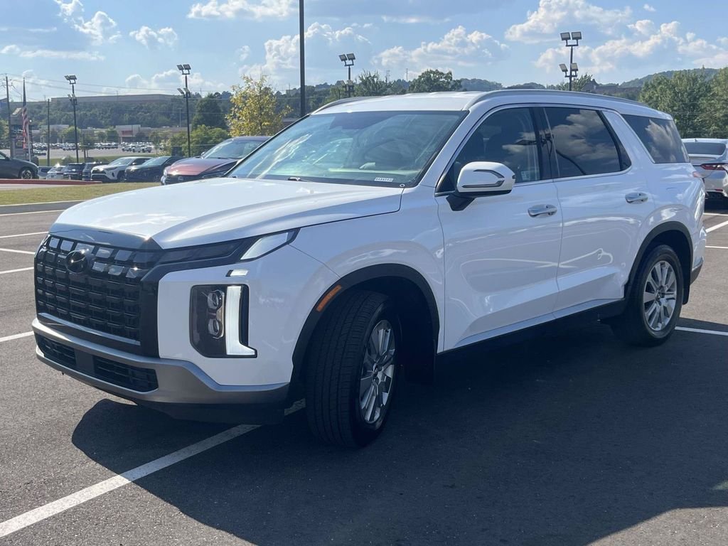 Used 2025 White Hyundai SEL image 6