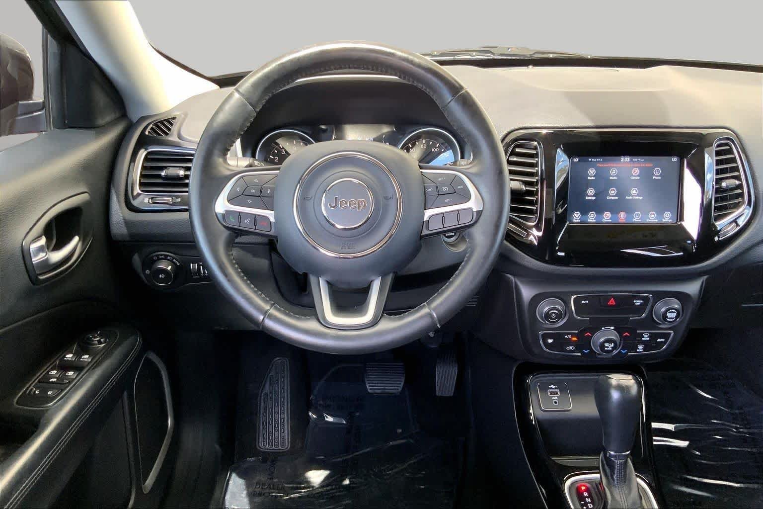 Used 2019 Granite Crystal Metallic Clearcoat Jeep Altitude image 6