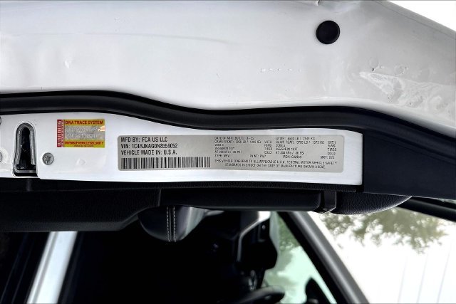 Used 2022 White Jeep Altitude image 21