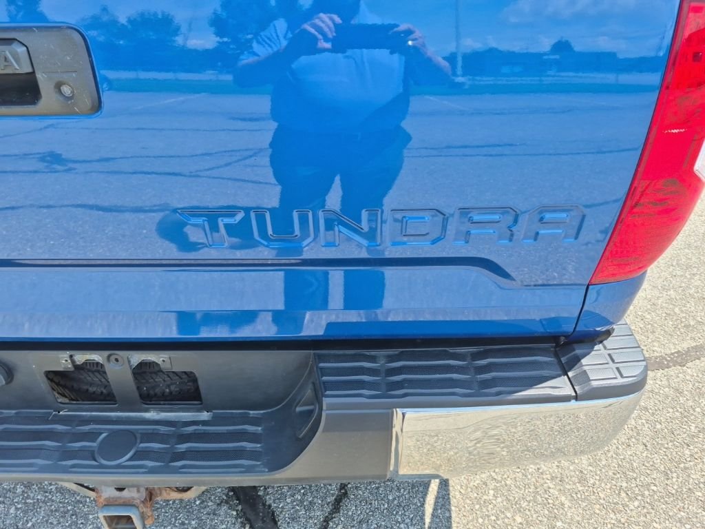 Used 2016 Blue Toyota SR5 image 5