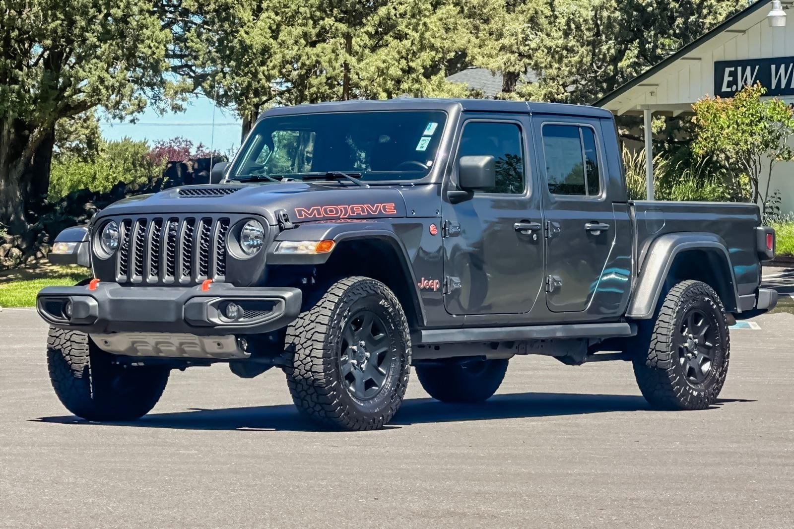 Used 2022 Gray Jeep Mojave image 9