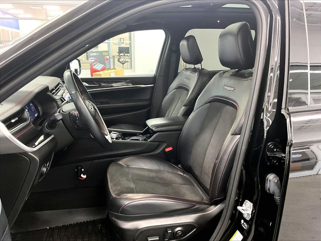 Used 2022 Black Jeep Trailhawk image 10