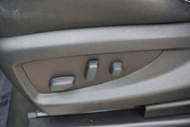 Used 2020 White Chevrolet Premier image 27
