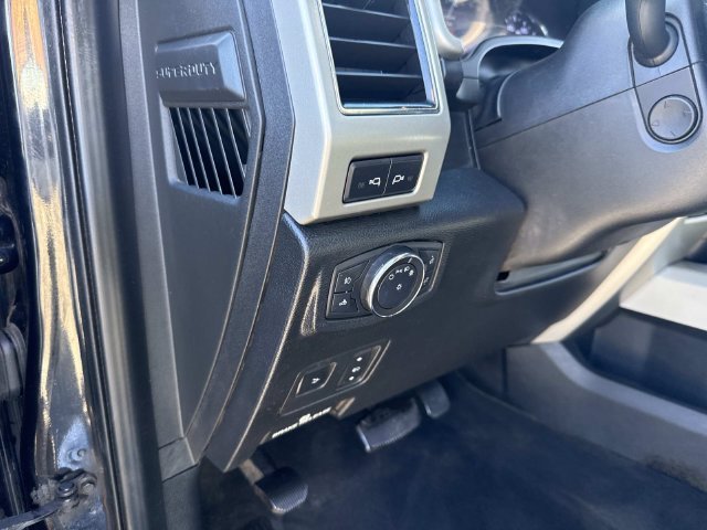 Used 2020 Black Metallic Ford Lariat image 21