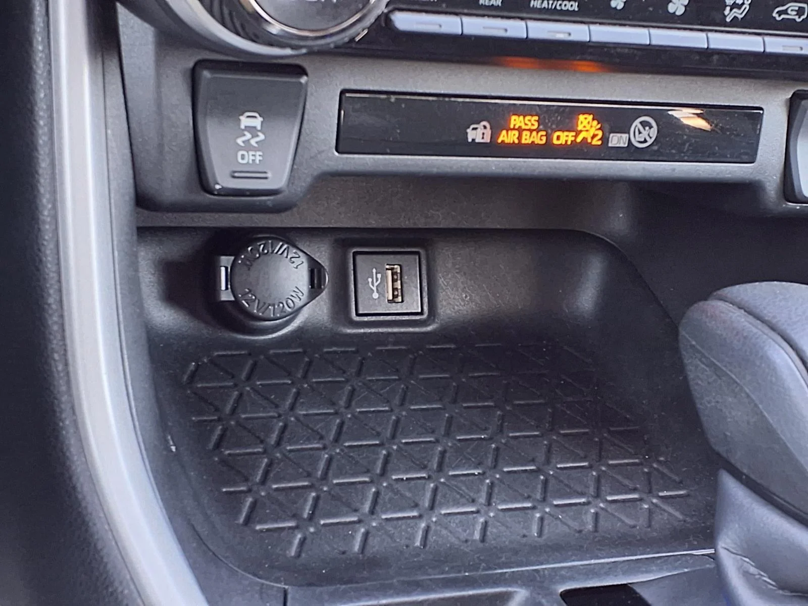 Used 2024  Toyota XLE image 5