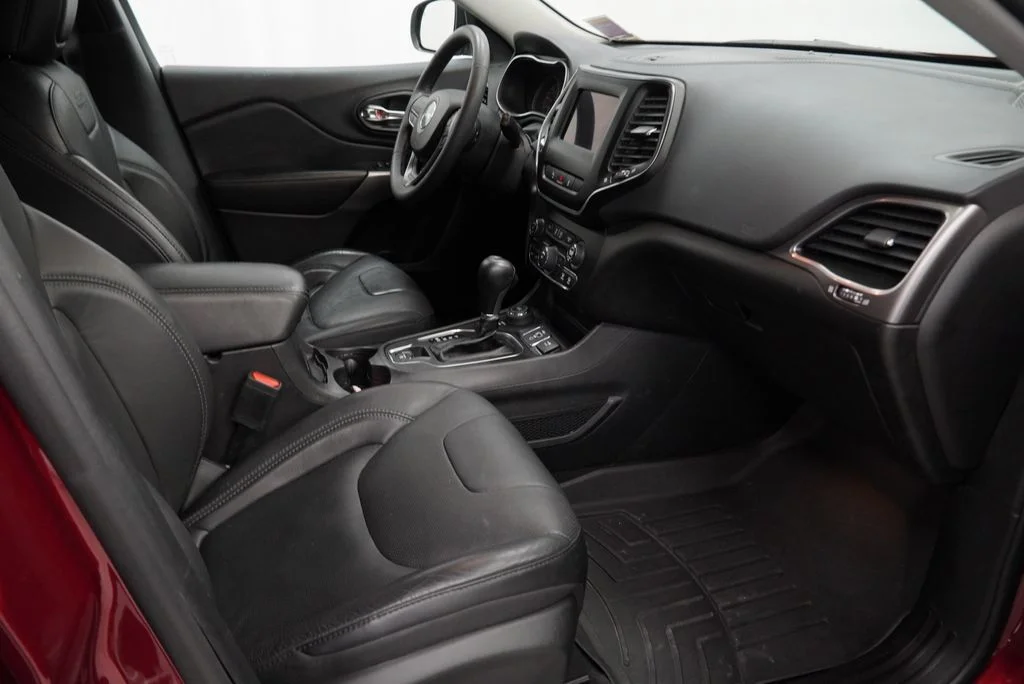 Used 2021 Red Jeep Latitude Lux image 47
