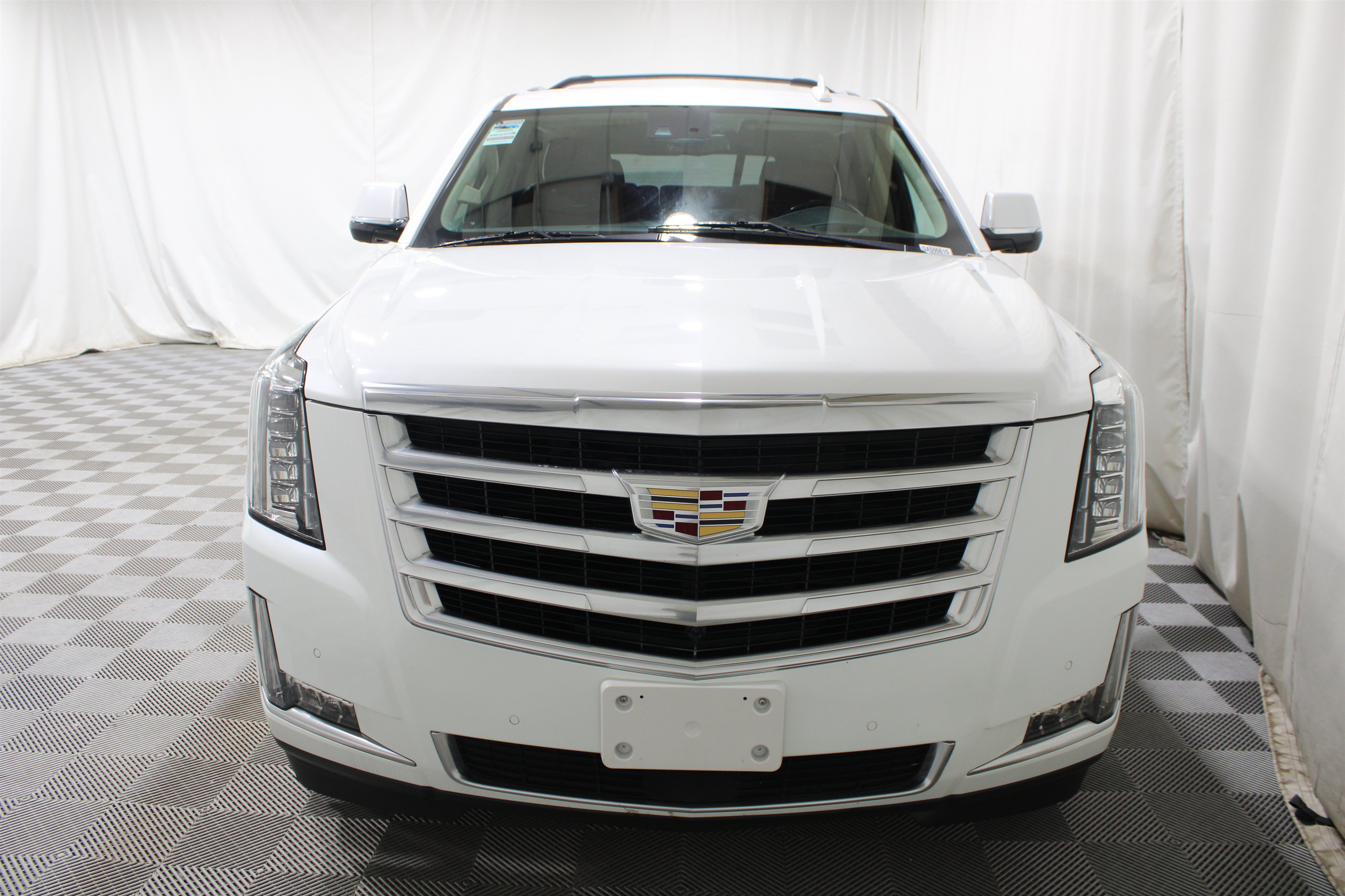 Used 2020 Crystal White Tricoat Cadillac Premium Luxury 4x4 image 35